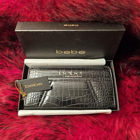 NWT bebe Evelyn Crocodile Embossed Design Black Zip Around Wallet In Box - Picture 1 of 5